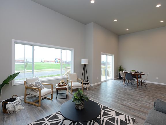 Living room to dining area