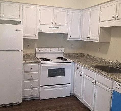 2nd image of 215B Bridgefield Pl