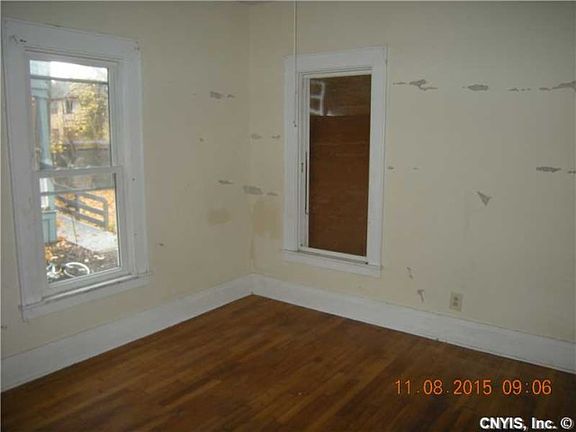4th image of 2519 Midland Ave #21