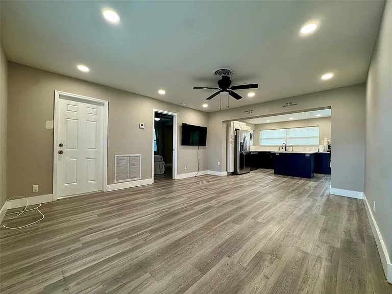 1871 NW 31st Ct — Photo 3