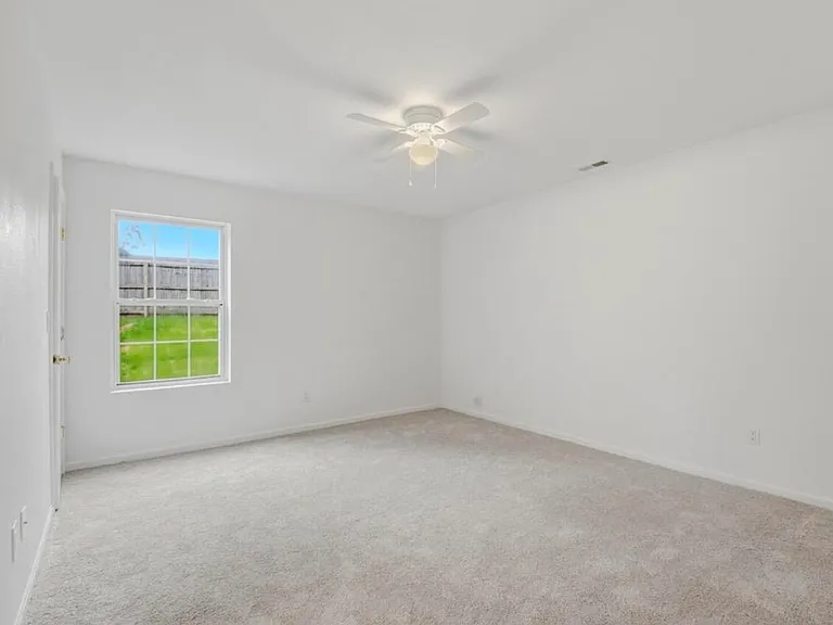 1515 Mills Dr — Photo 9