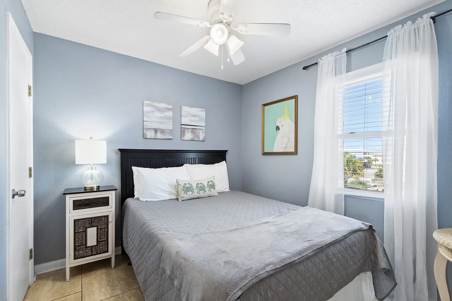 2 bed, 1.0 bath, 893 sqft, $2,792 — Photo 3