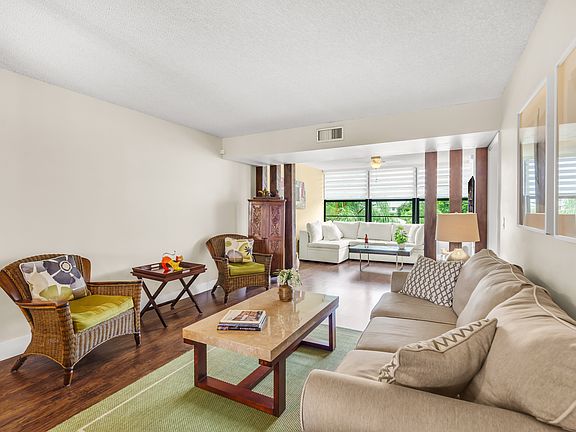 4th image of 406-1719 Whitehall Dr