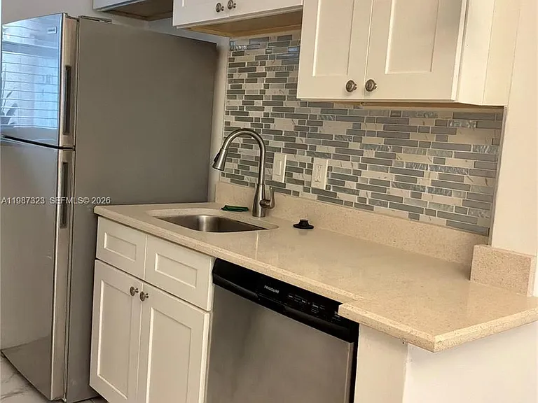 550 SW 2nd Ave #1210 — Photo 7