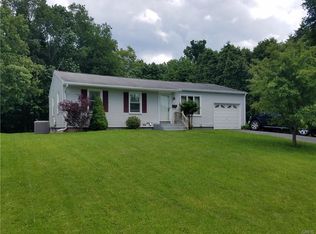 12 Cedarbrook Cres, Whitesboro, NY 13492
