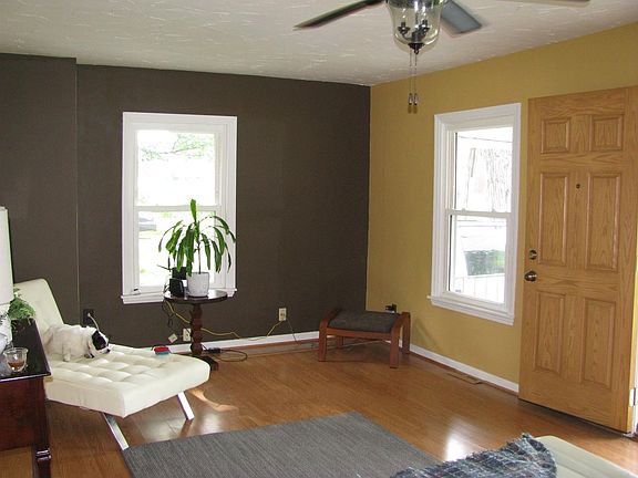 4th image of 1545 Saint Clair Ave