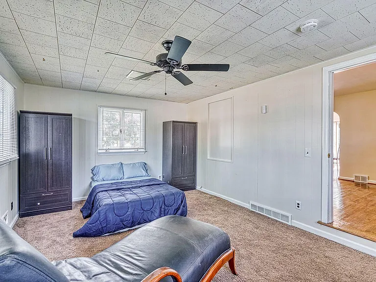 1744 Mount Hope Ave — Photo 10
