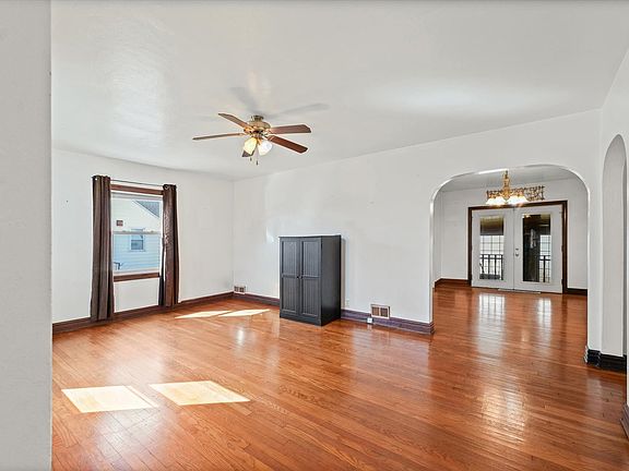 5th image of 1608 W Springfield Ave