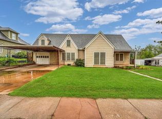 406 N 4th St, Sayre, OK 73662