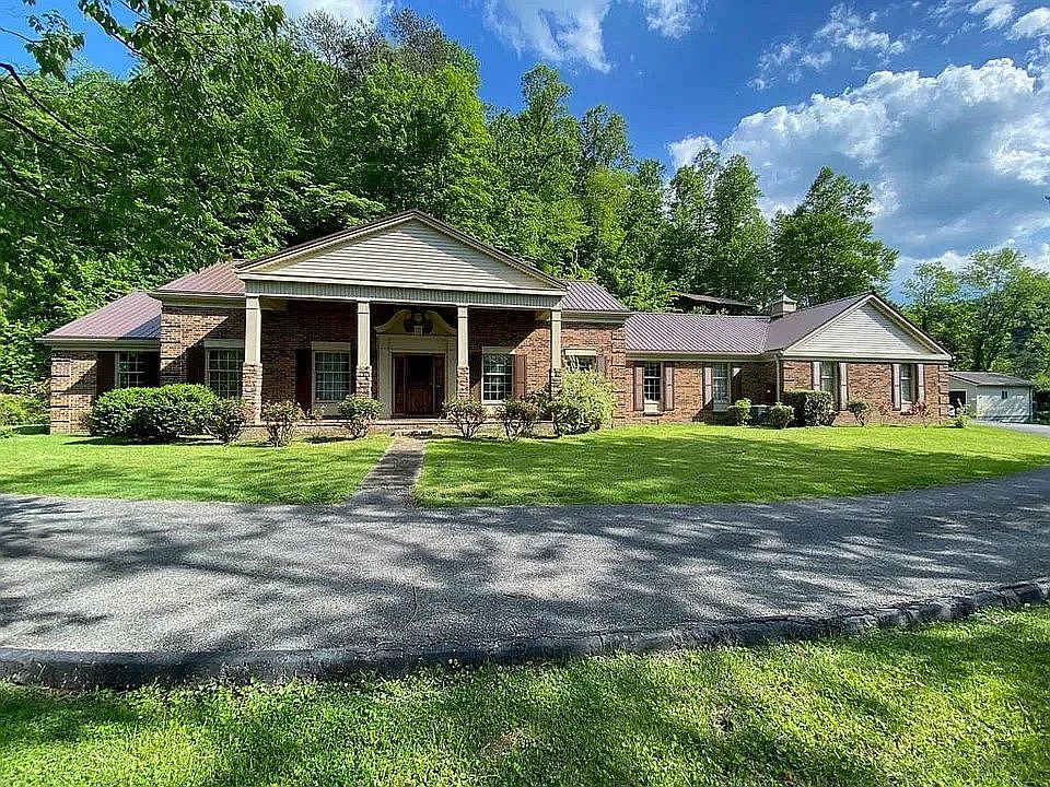 135 S Fidler Ct. Pikeville, 