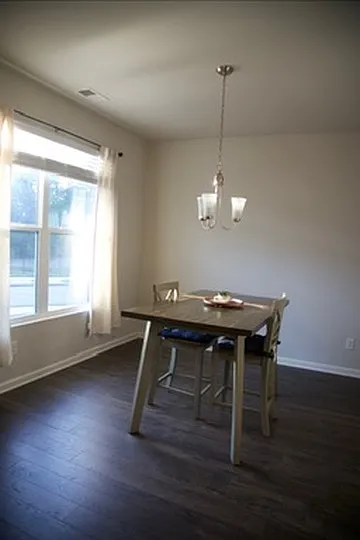 3 bed, 2.5 bath, 1455 sqft, $2,000 — Photo 2
