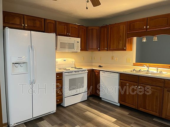 4th image of 152 Meadow Glen Dr