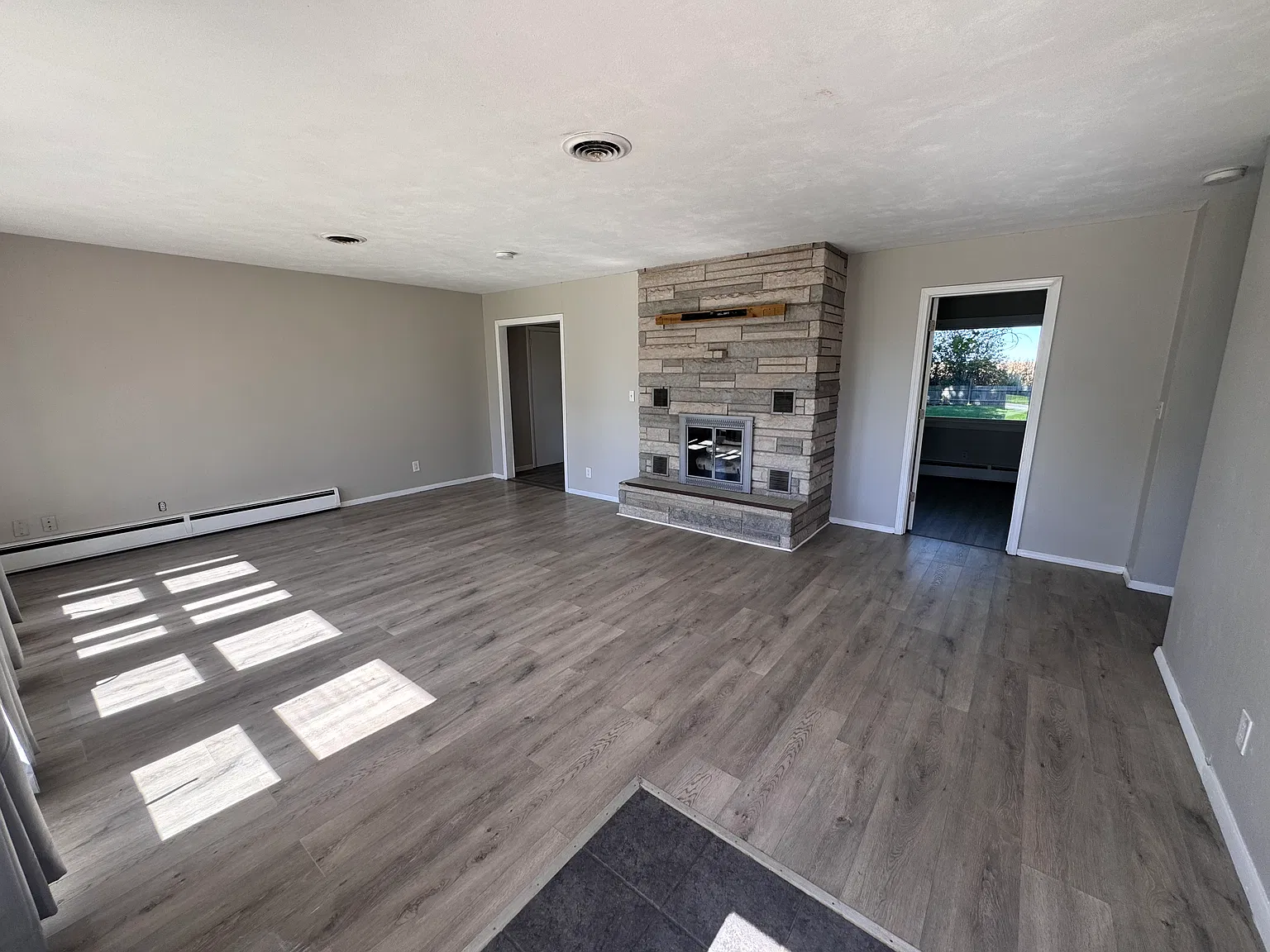 3 bed, 1285 sqft, $1,700 — Photo 4