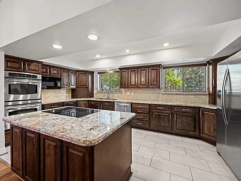 10310 Mayfield Rd — Photo 20