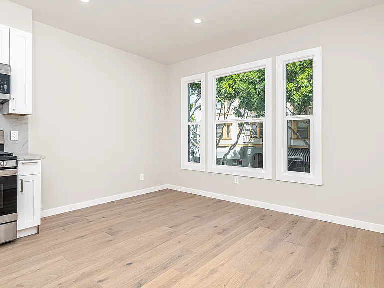 1555 Hyde St #5 — Photo 4