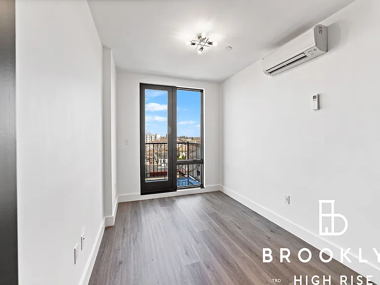1286 New York Ave #5B — Photo 8