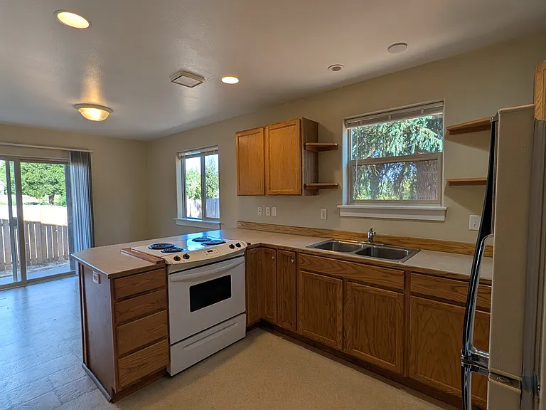 2460 E Whiteaker Ave #2460 — Photo 5