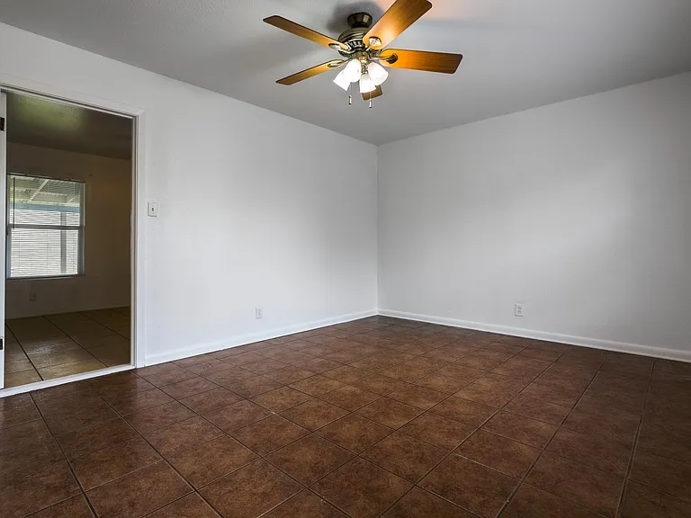 5434 Plumtree Dr — Photo 5