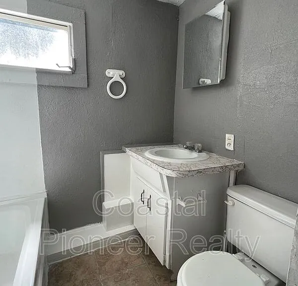 7018 Washington St — Photo 3