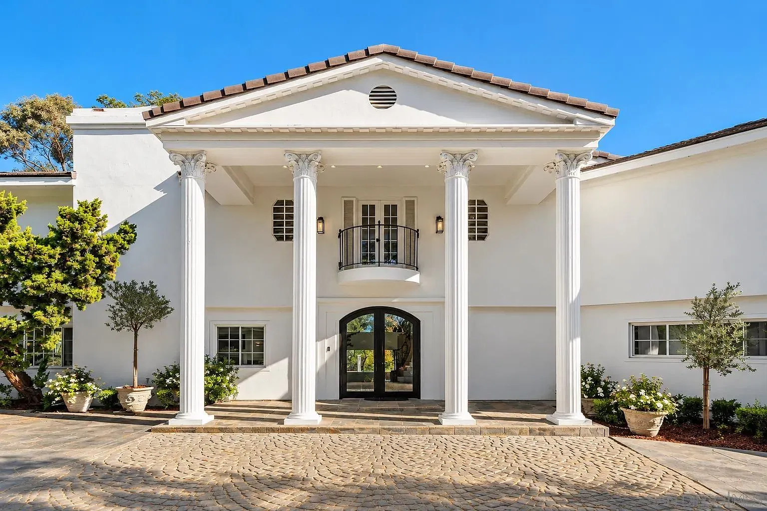 7 bed, 7.5 bath, 6300 sqft, $20,000 — Photo 1