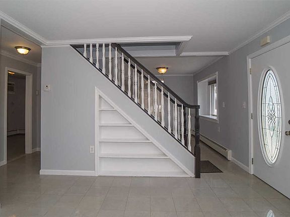 5th image of 303 Landsdown Ave