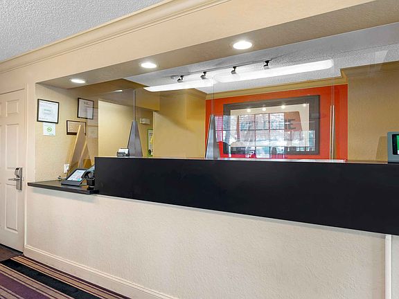 Lobby and Guest Check-in
