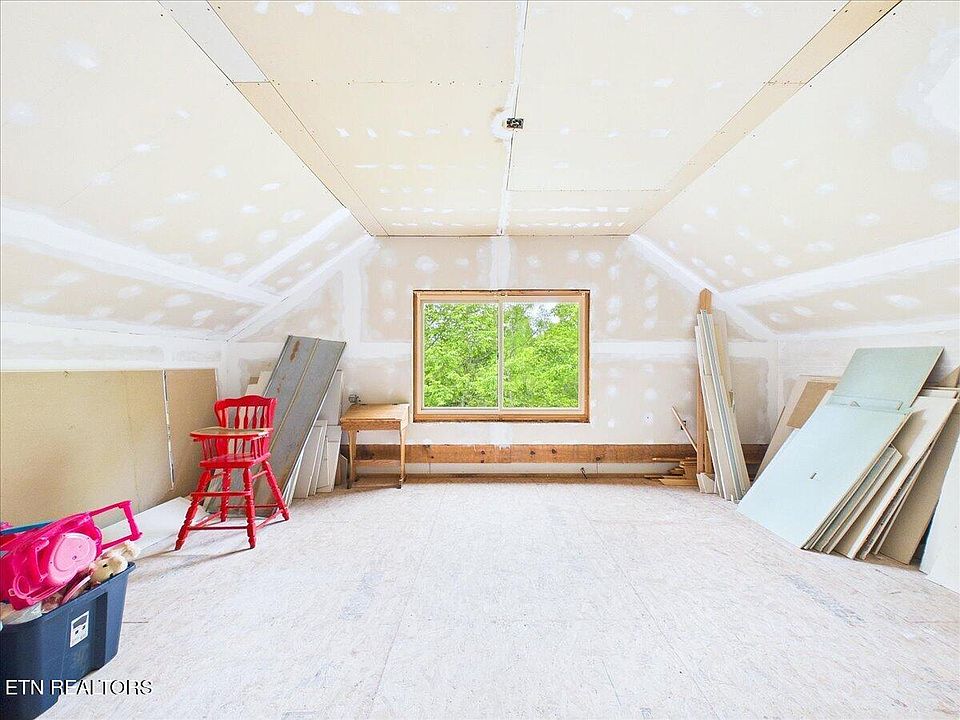 37th image of 1457 Smithfield Rd