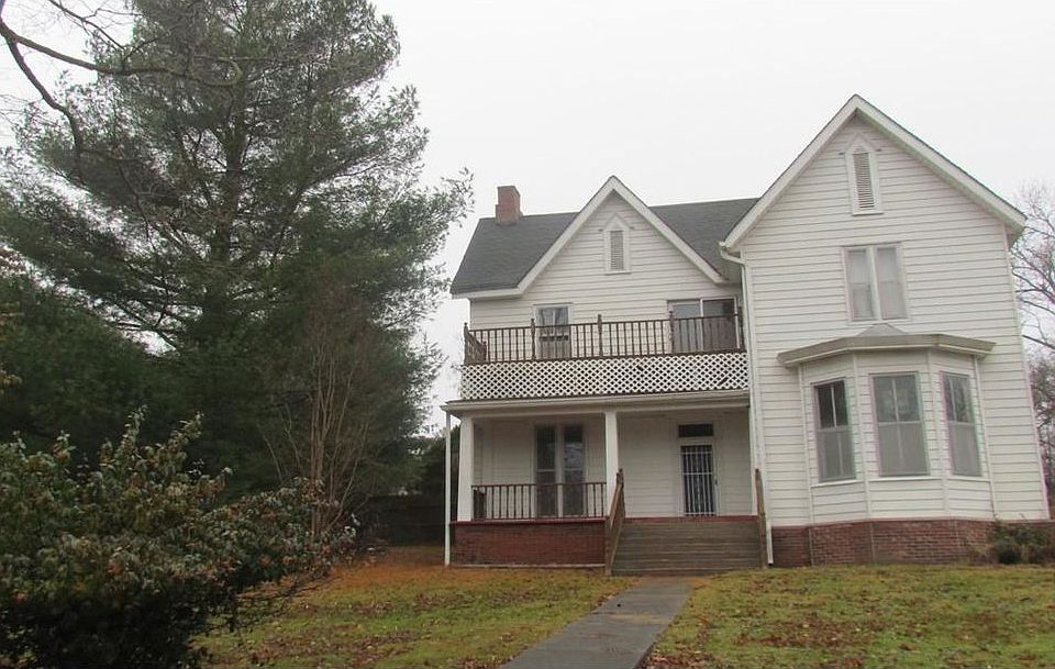 104 N Garden, Dongola, IL 62926 Zillow