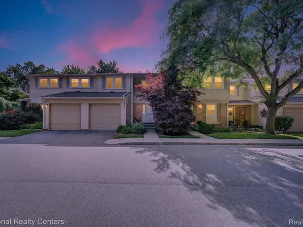 1641 Brentwood Dr, Troy, MI 48098