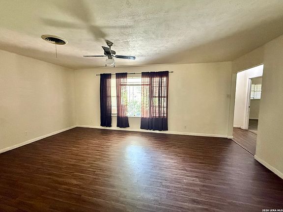 5th image of 900 E Huntington