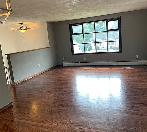 3rd image of 313 Horseshoe Ln