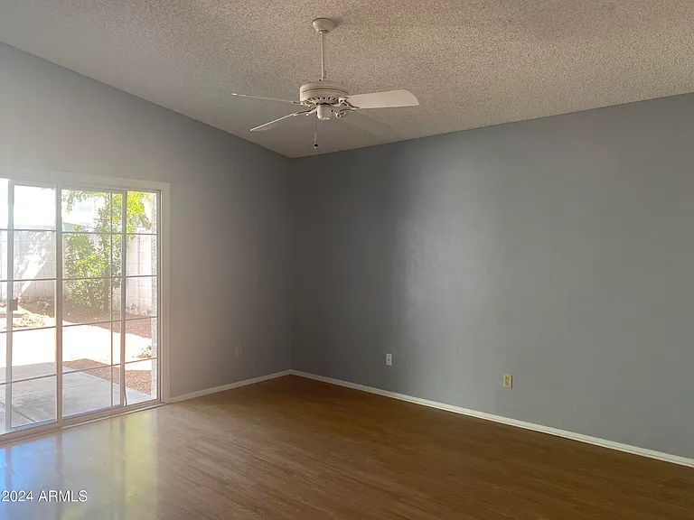 510 W Fellars Dr — Photo 2