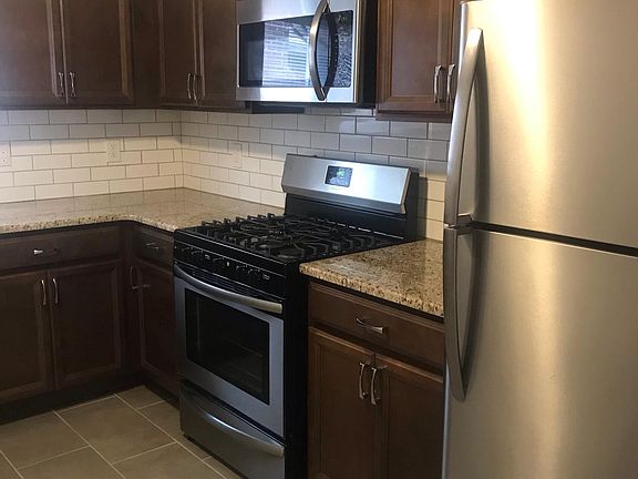 3rd image of 507 Catalpa Dr #1