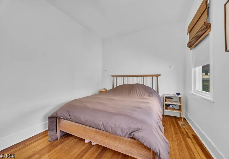 10 Vermont St — Photo 18