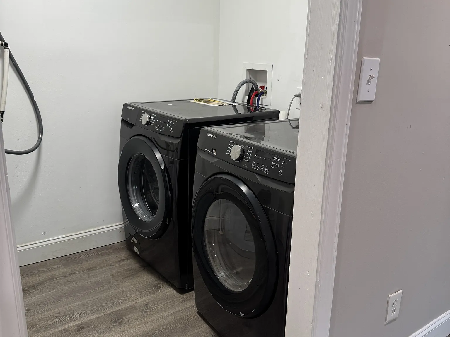 906 Skyland Street - 1 — Photo 2