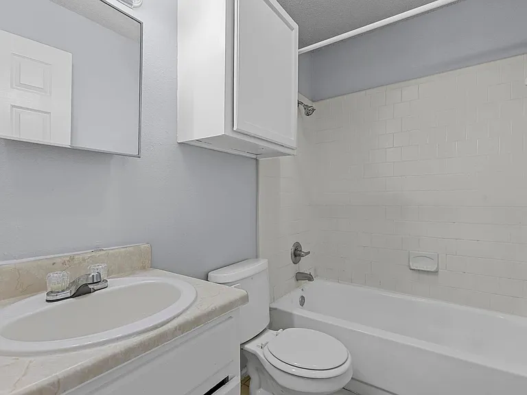 302 N Race St — Photo 11