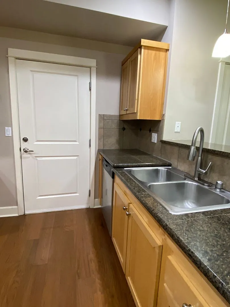 Beautiful Corner Lot Condo — Photo 4