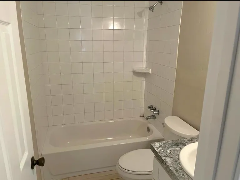 2303 Columbia Ct #D — Photo 5