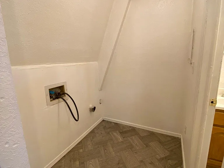 2401 SW 43rd St #3 — Photo 6