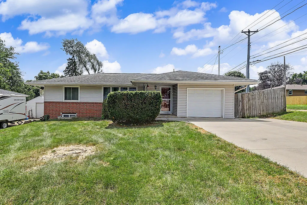 3 bed, 1012 sqft, $2,750 — Photo 1
