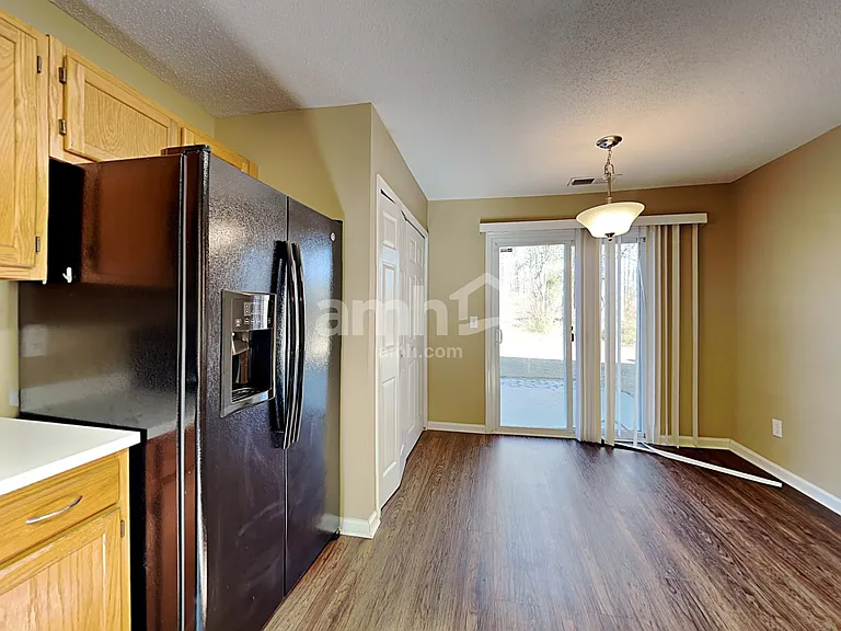 205 Fairview Lake Way — Photo 4