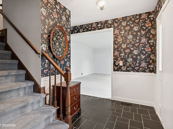 2nd image of 3063 Crestwood Ln