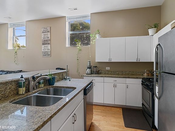 4th image of 3713 Grand Blvd Unit 9