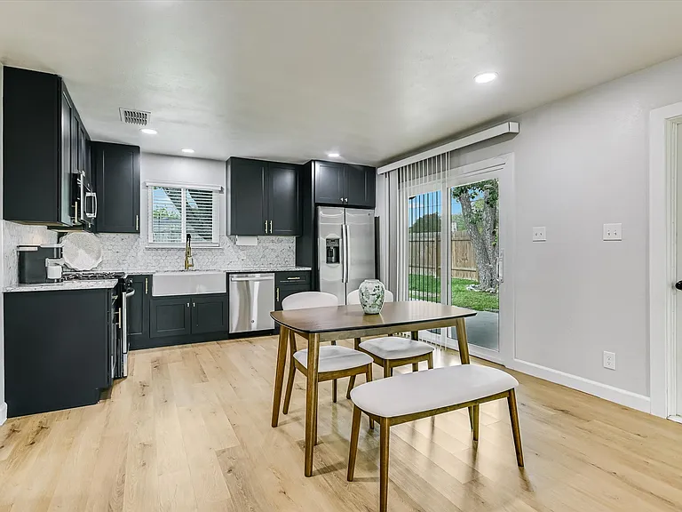 511 Arbor Ln — Photo 27