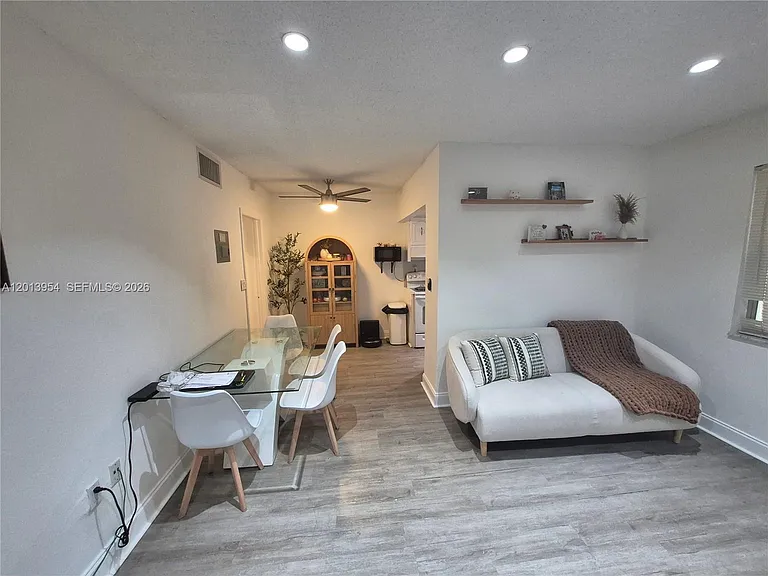 1975 NE 135th St #2H — Photo 6