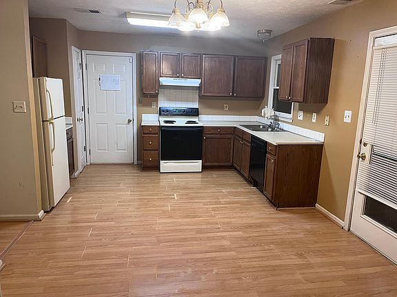 3rd image of 2405 English Station Dr
