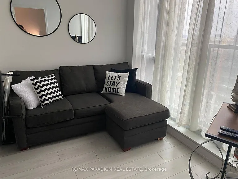 31 Tippett Rd #812 — Photo 5
