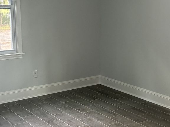 4th image of 3021 Walkup Ave #R