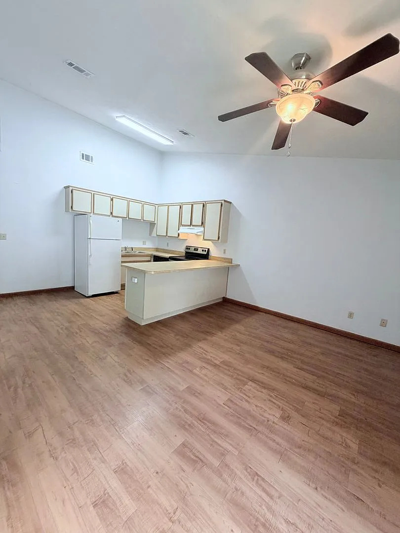 2 Bed/ 2 Bath Near FSU — Photo 2