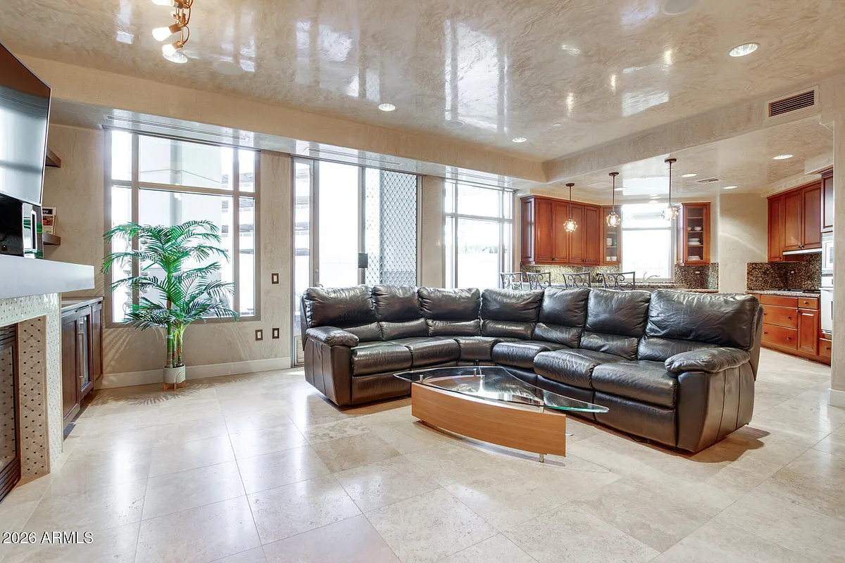 Building Photo - 2211 E Camelback Rd #106